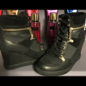 ALDO WEDGE BOOTS SIZE 8, these boots rock, gold